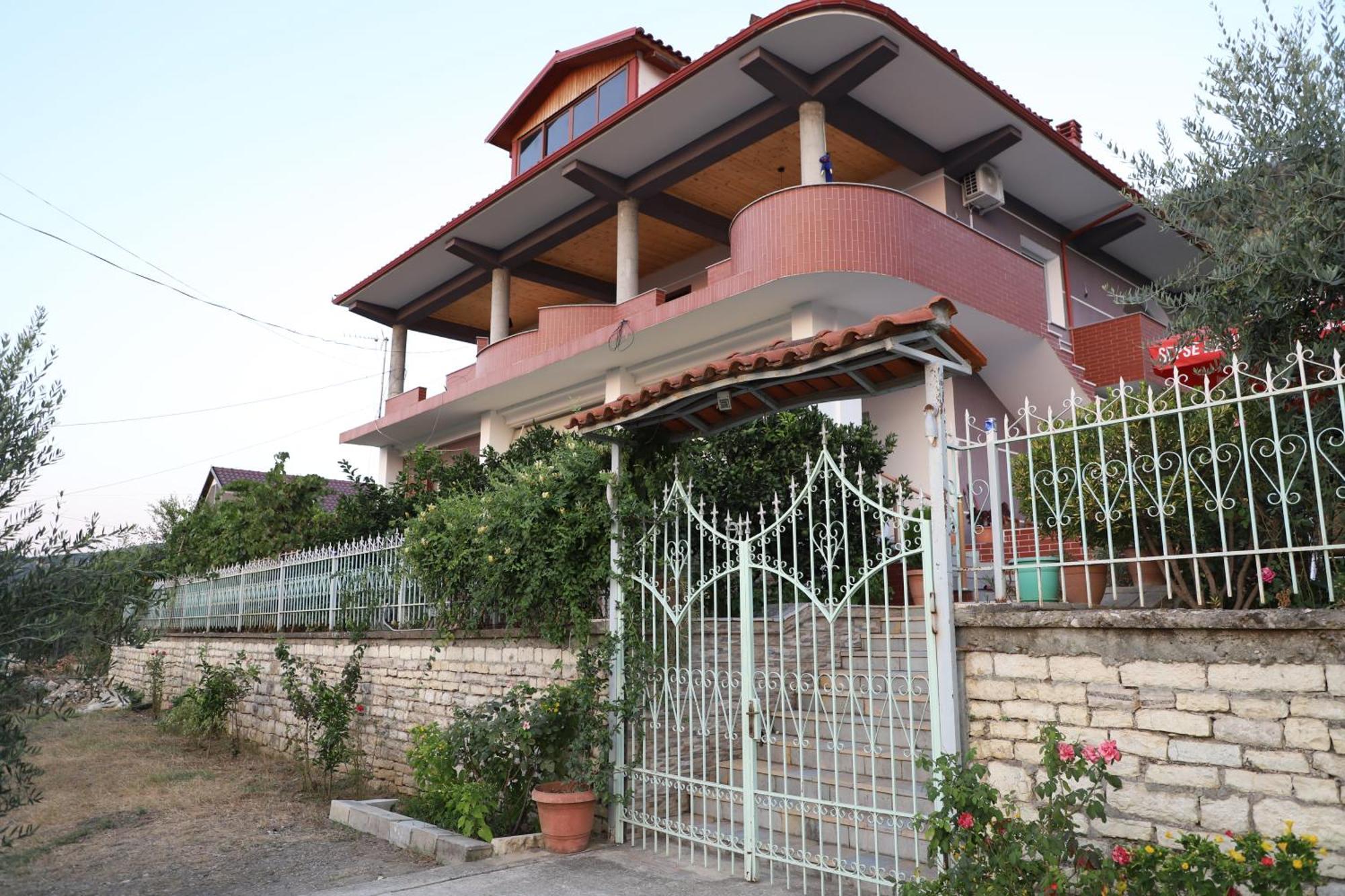 Georgemishel Guest House Berat Exterior foto